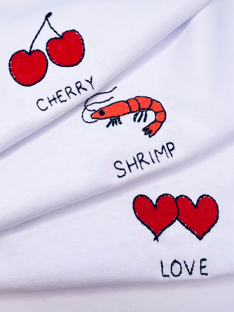 Embroidery motif on white T-shirt with custom names, perfect for personalized gifts